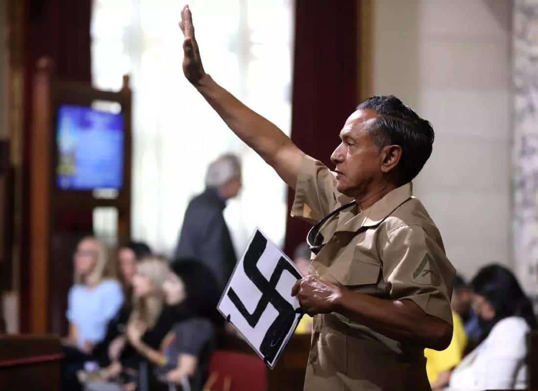 מלחמה במילים: מועצת העיר לוס אנג'לס נגד קללות גזעניות באולם הישיבות