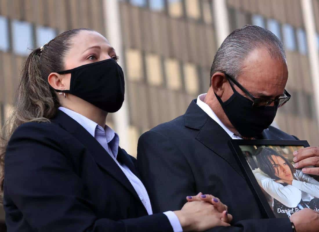 רשת המוות האינטרנטית: ההורים שמאשימים את סנאפצ'ט במות ילדיהם מפנטניל