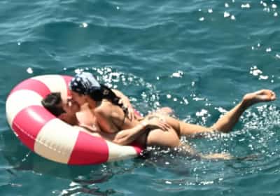 ירח דבש דביק במיוחד: דואה ליפה ובעלה הטרי לא מורידים ידיים זה מזו