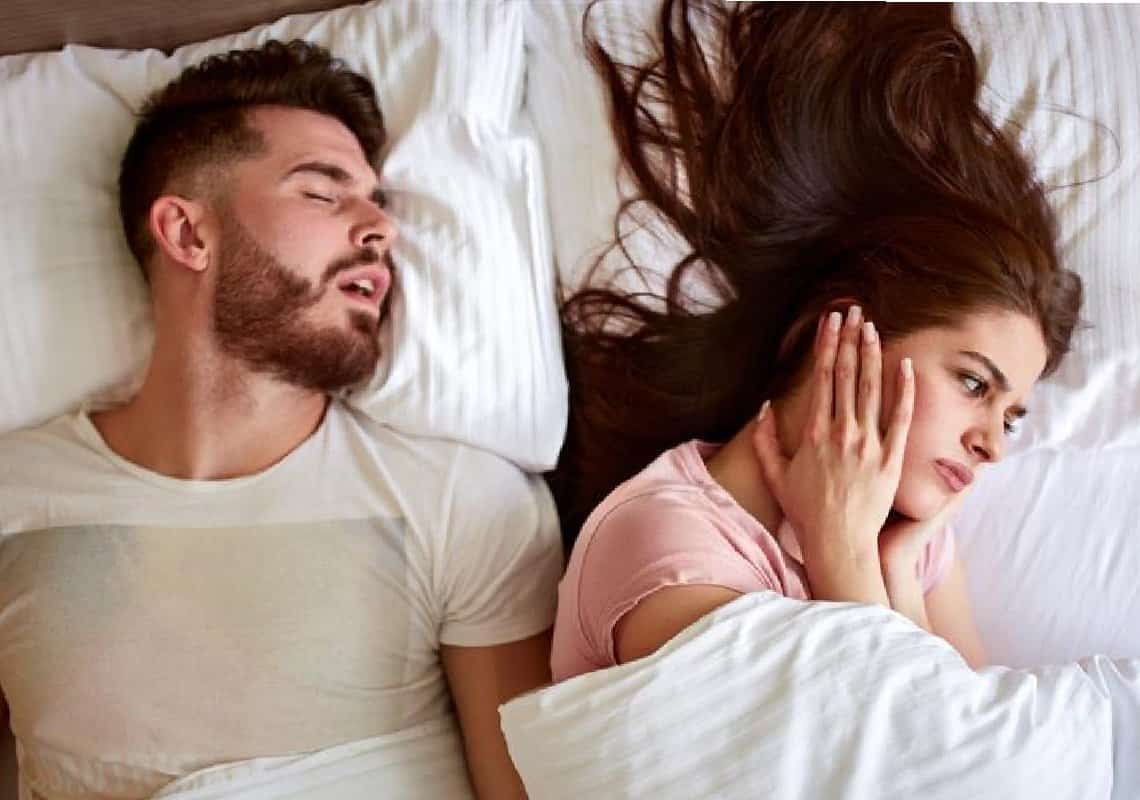 מתי נדלקת נורת אזהרה ואיך מטפלים? כל מה שכדאי לדעת על נחירות