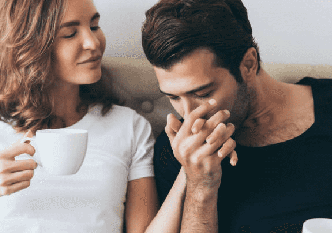 גברים מתאהבים מהר יותר: מחקר חדש חושף הבדלים מפתיעים בין המינים