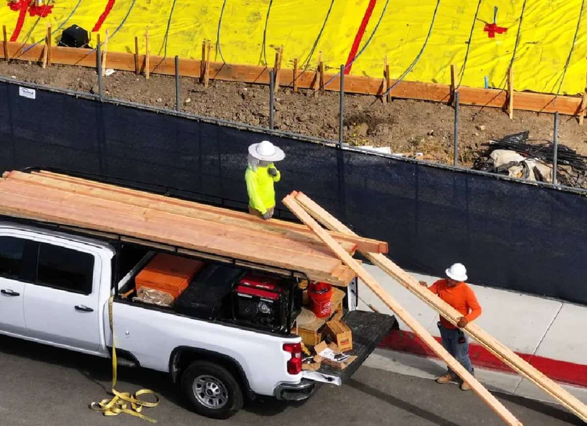 מחיר המגן הכלכלי: מכסי טראמפ דוחפים את ענף הבנייה האמריקאי לעליות חדות