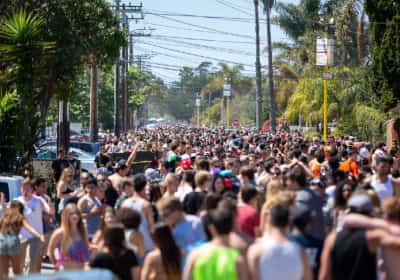 הרשויות לא מצליחות להשתלט על הכאוס: סוף לאחת ממסיבות הרחוב הגדולות בדרום קליפורניה