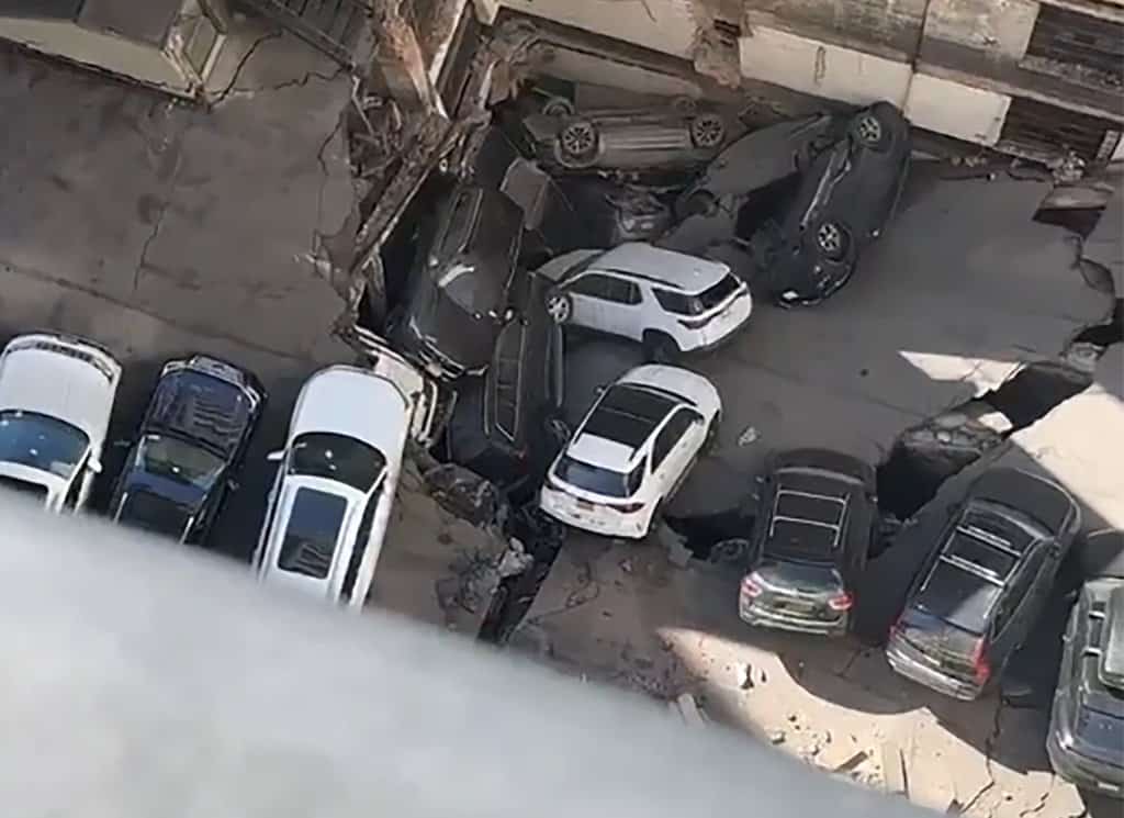‏"צאו החוצה!": חניון התמוטט בניו יורק, גורמים רשמיים מזהירים מפני פציעות ומספר הרוגים גבוה