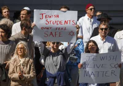 מחלוקת חריפה בקליפורניה: האם יבוטלו ההגנות שנקבעו לתלמידים יהודים?