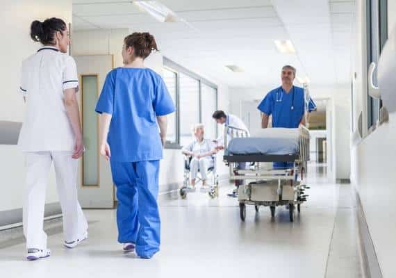 חוסר רגישות: בית חולים בקליפורניה הודיע לחולה שהוא עומד למות - באמצעות רובוט