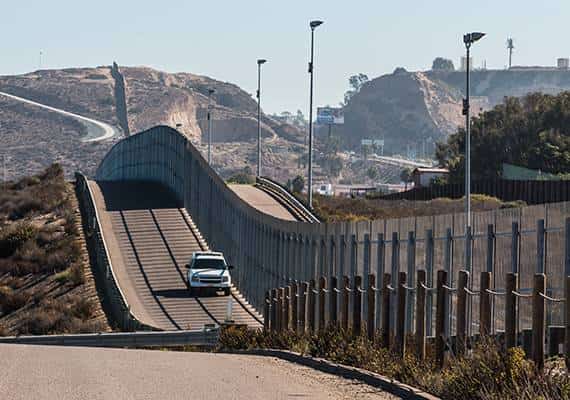 קמפיין מימון ההמונים למען החומה בגבול מקסיקו הפך לארגון ללא כוונת רווח