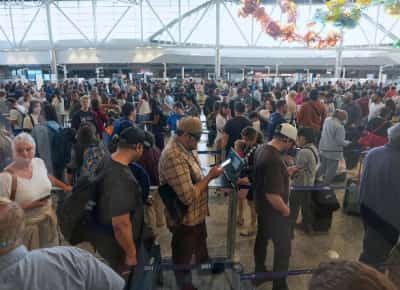 משבר שדות התעופה: טראמפ מבקש לשלוח את חיילי המשמר הלאומי לתורי הביטחון  לצד סוכני רשות ההגירה