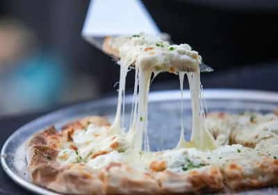 סוף שבוע של גבינה ובצק: פסטיבל הפיצה הגדול בלוס אנג'לס יוצא לדרך