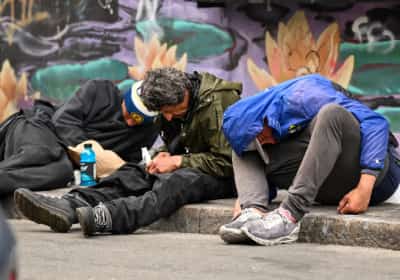 אחרי שש שנים וביקורת קשה: סן פרנסיסקו מפסיקה לממן ולחלק אלכוהול לחסרי בית מכורים