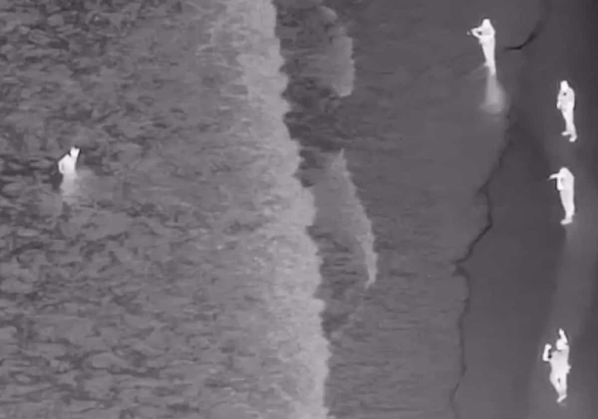 מרדף ביזארי בהנטינגטון ביץ': גנב רכב קפץ לאוקיינוס בניסיון להימלט מהמשטרה