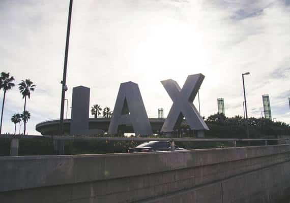 הפסקת חשמל "משונה" גרמה לביטולי טיסות ב-LAX