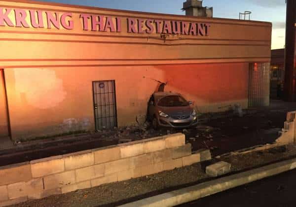 לאס וגאס: מכונית התנגשה במסעדה וגרמה לדליפת גז
