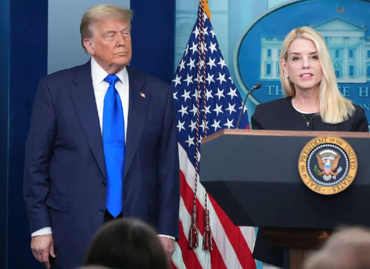 תיק אפשטיין גבה את המחיר: טראמפ פיטר את התובעת הכללית פאם בונדי