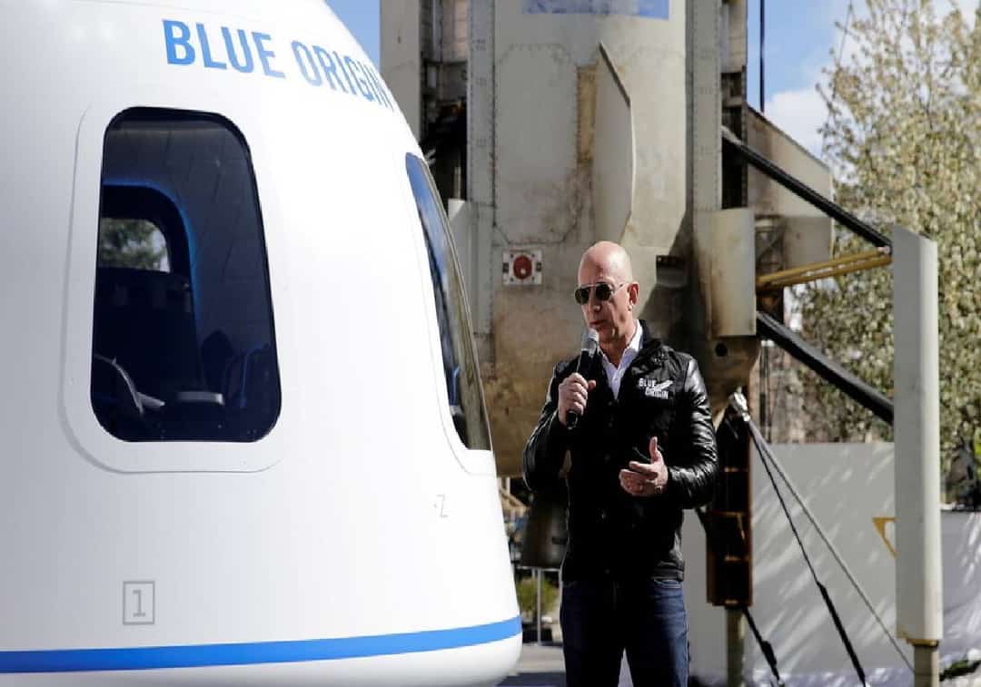 ג'ף בזוס: "רק מספר מוגבל של אנשים ישארו בכדור-הארץ"