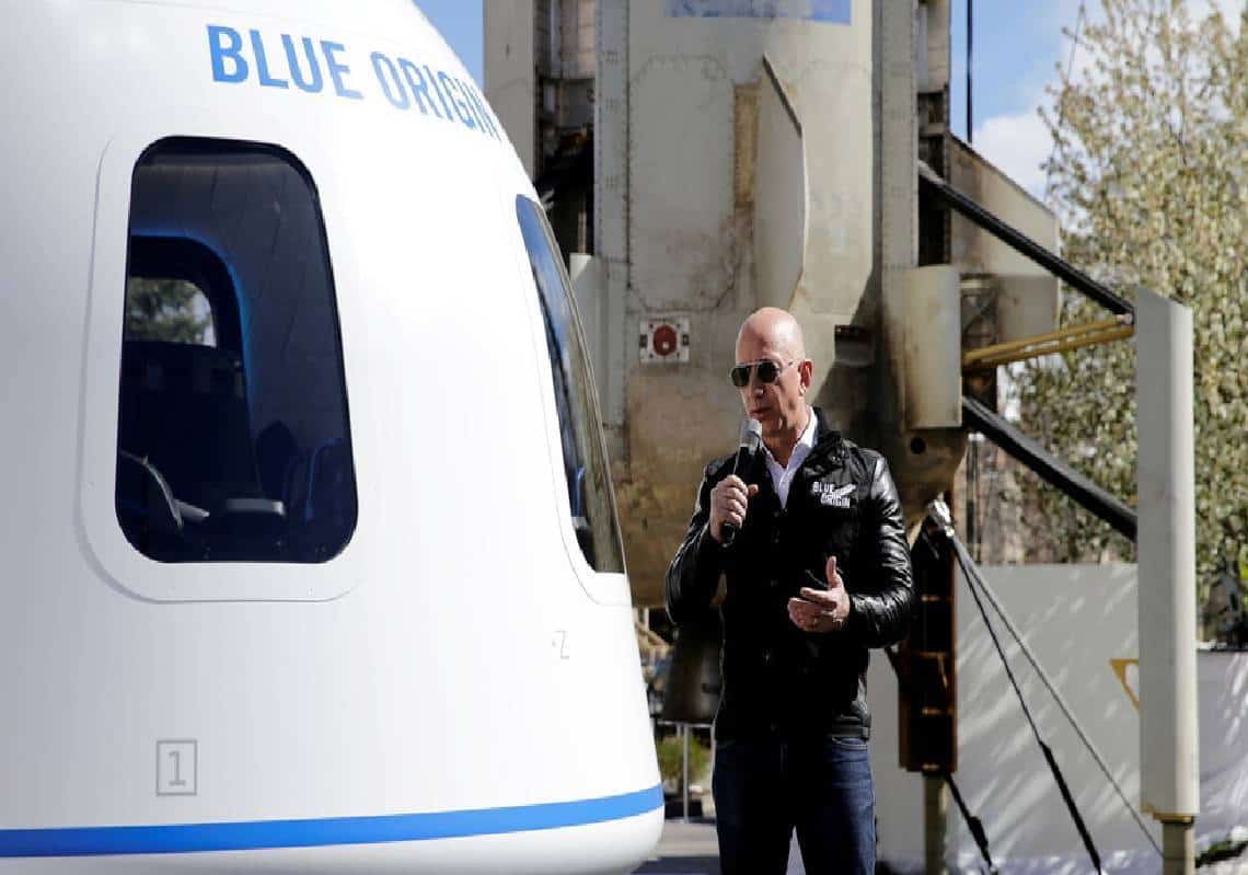 ג'ף בזוס: "רק מספר מוגבל של אנשים ישארו בכדור-הארץ"