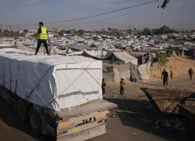 היד האמריקנית על השלטר: כך איבדה ישראל שליטה על הסיוע לעזה