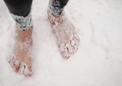 הרגליים תמיד קפואות? מומחים מפרטים את הגורמים והפתרונות