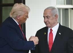 השעון מתקתק: ארה״ב וישראל נערכות למכת מחץ על איראן