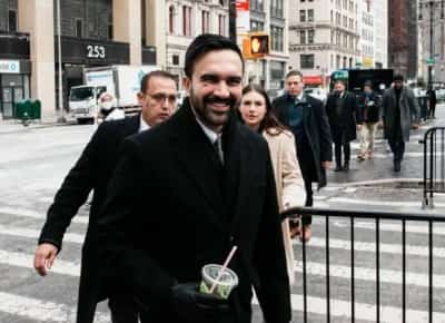 בלי חרטה, בלי נסיגה: ממדני מתבצר מול הזעם היהודי ומסרב להתנצל