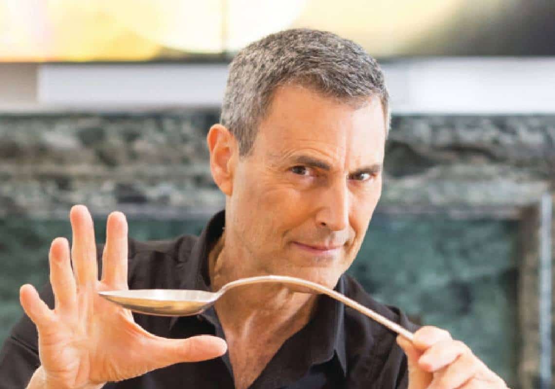 המנטליסט הישראלי אורי גלר בבקשה מפתיעה הקשורה לבית המלוכה