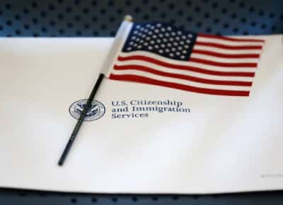 ממשל טראמפ מטיל אימה: כ־200 אלף מבקשי מקלט מתקופת ביידן עומדים בפני בדיקה מחודשת וגירוש אפשרי