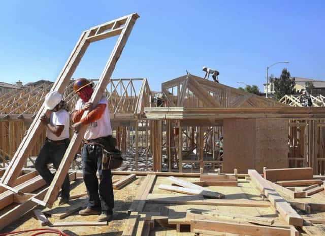 מהפכה בענף הבנייה בקליפורניה: פחות בירוקרטיה, יותר בתים - והזדמנות חדשה לקבלנים