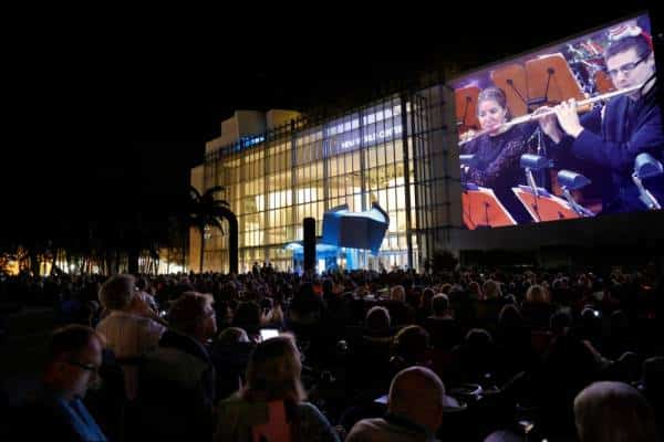 ממתק אמתי וחינמי ממתין לכם במיאמי: קולנוע משובח בפארק מטופח