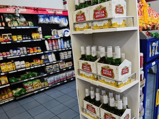 יצרנית הבירה STELLA מסירה בקבוקים מהמדף בשל חשש להכלת שברי זכוכית. קוראת לציבור להחזיר את המוצר