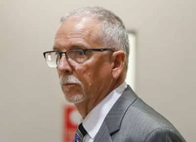 לוס אנג'לס: גינקולוג מיו.סי.אל.איי הודה בפשעי המין שביצע– וקורבנותיו התייצבו  מולו בבית המשפט