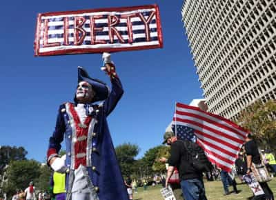 אמריקה מתקוממת: שבעה מיליון מפגינים נגד טראמפ בגל מחאה היסטורי