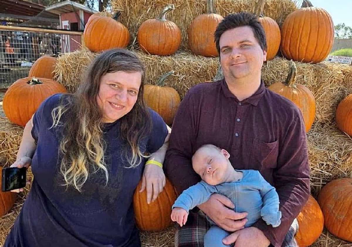 מעצר חריג במרכז ההגירה בקליפורניה: בריטית הופרדה מבעלה האמריקאי ומהתינוק במהלך בקשת גרין קארד