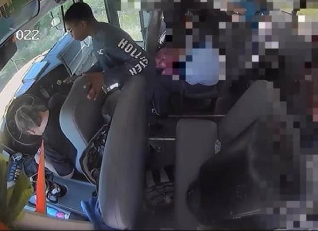 כשהנהגת איבדה הכרה: תלמידי חטיבת ביניים במיסיסיפי הצילו 40 ילדים מתאונה קטלנית