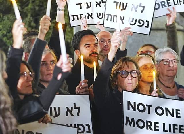 ניו יורק: "בוגד" משמאל ו"בוגד ביהודים" מימין - השבוע שבו ממדאני התחיל לאבד אחיזה בבסיס שלו