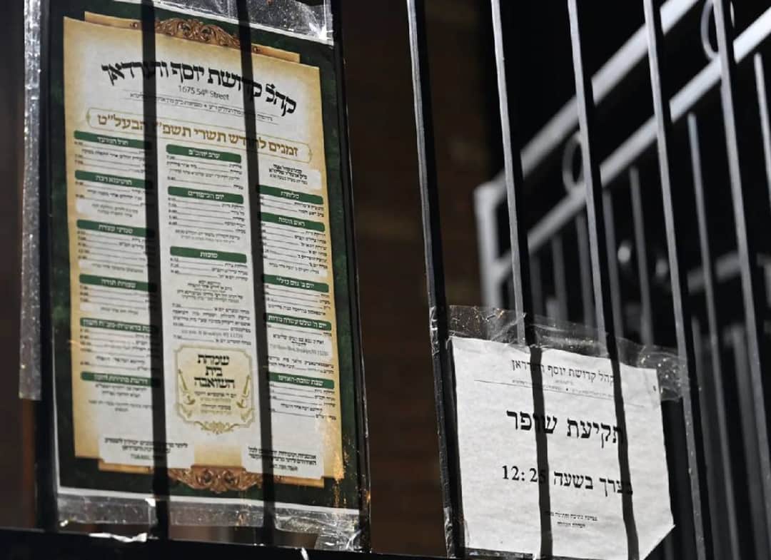 נער יהודי נחתך בבית כנסת בברוקלין: מתפלל בן 22 נעצר