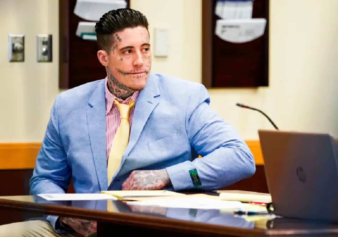 פלורידה: מאות נשים פיתחו אובססיה לגבר שרצח באכזריות שתי נשים תמימות