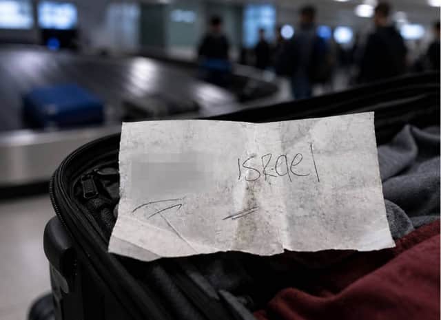 מה עוד הוכנס למזוודה בדרך לישראל? פתק שנאה מעורר חשש ביטחוני