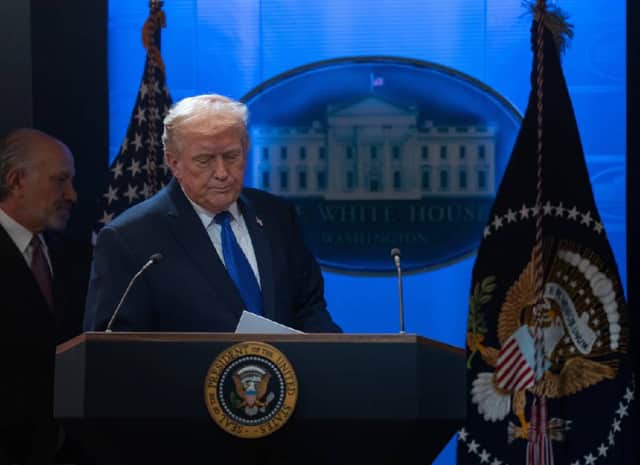 העליון חסם את טראמפ? מכסי חירום חוזרים בדלת האחורית